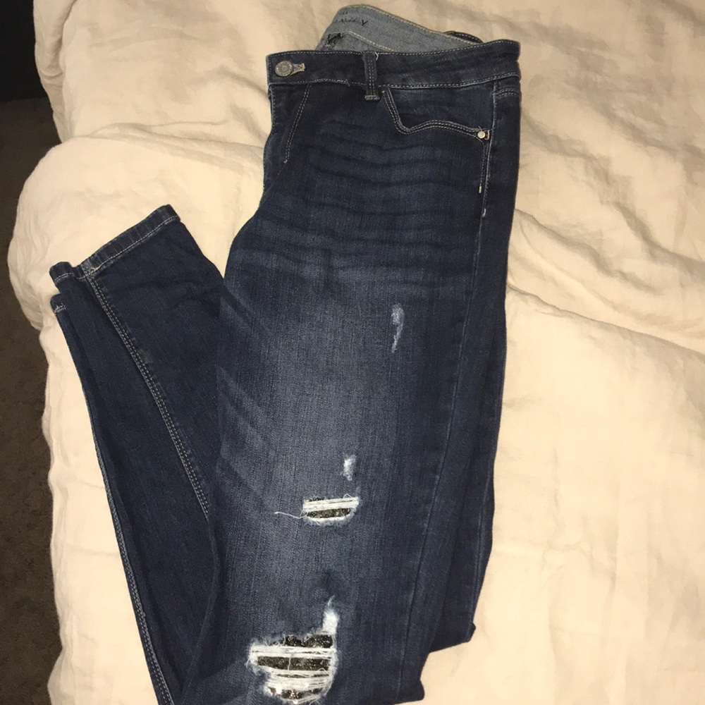 Distressed skinny jeans
